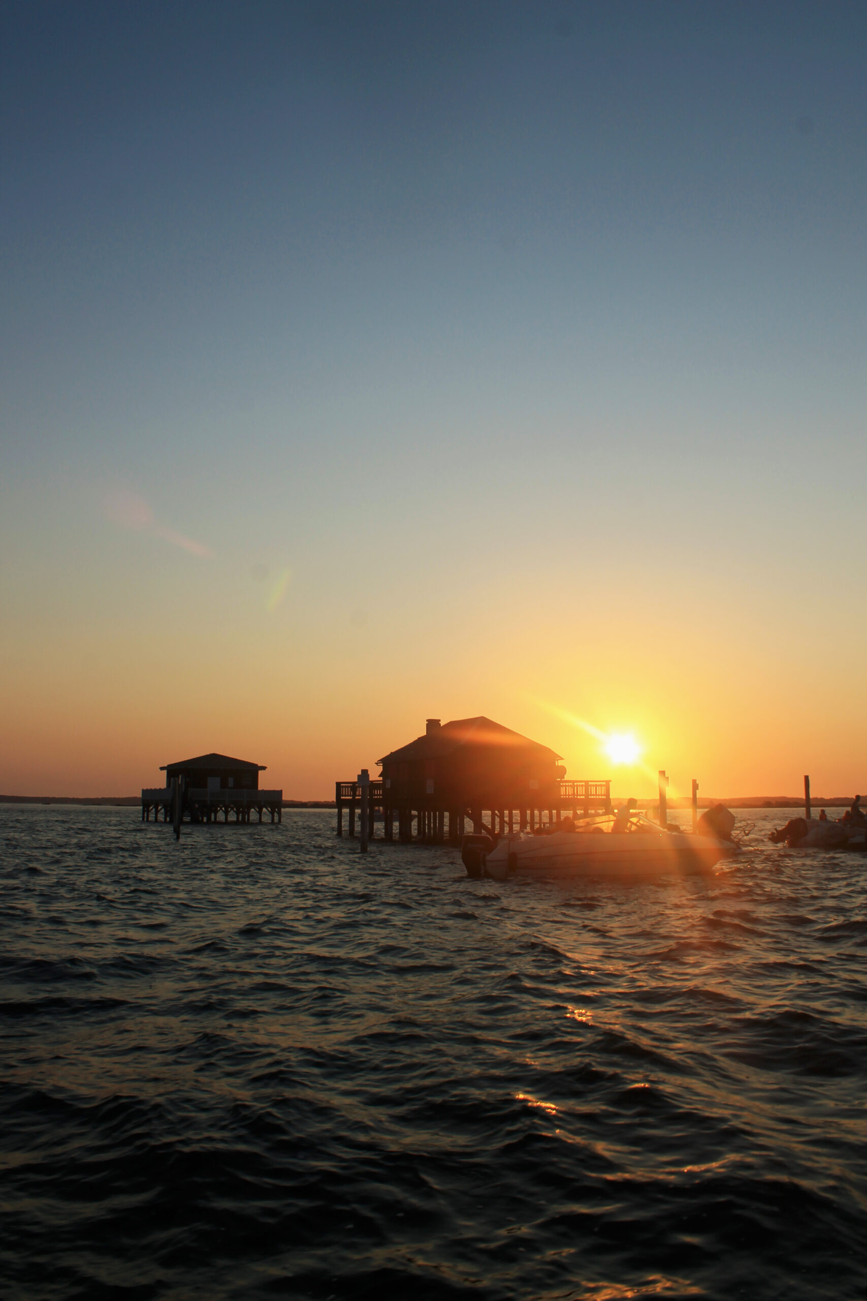 Les cabanes tchanquées au coucher de soleil.