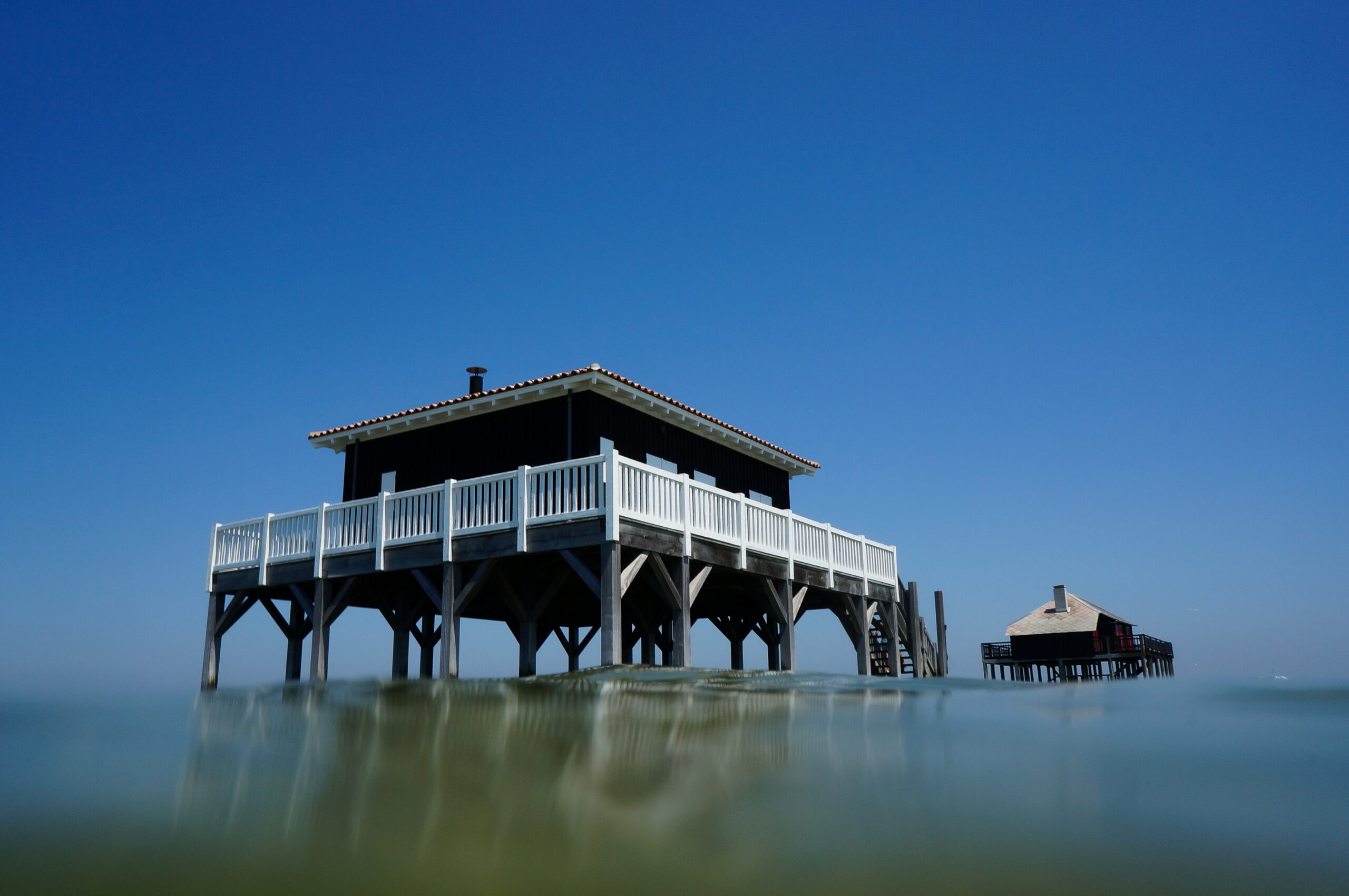 Vue de deux cabanes tchanquées.