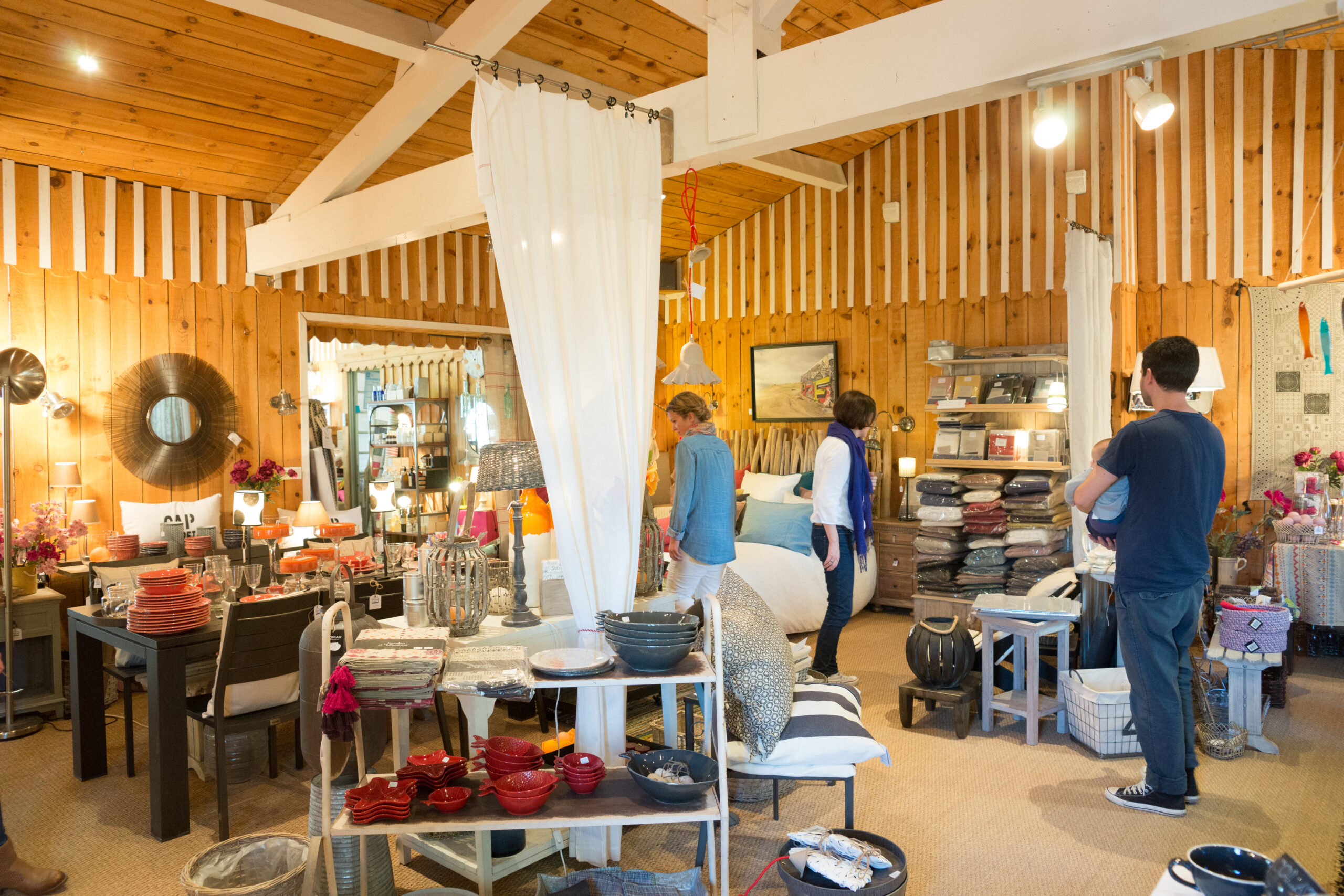 L'intérieur d'une boutique.