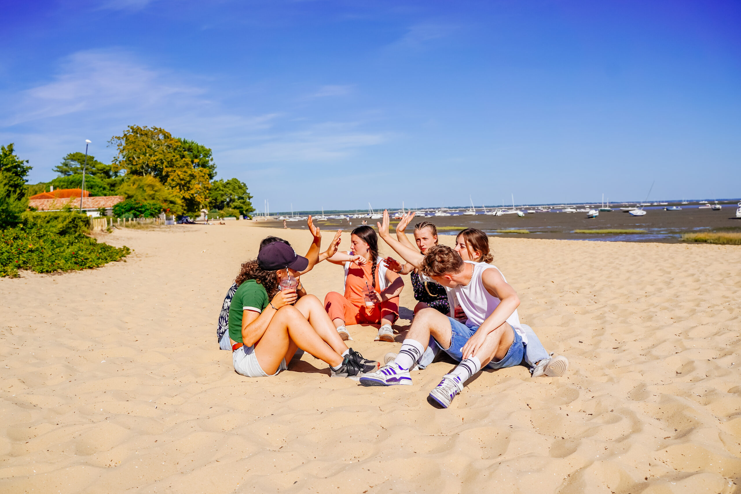 Journée entre amis sur la plage de Claouey.