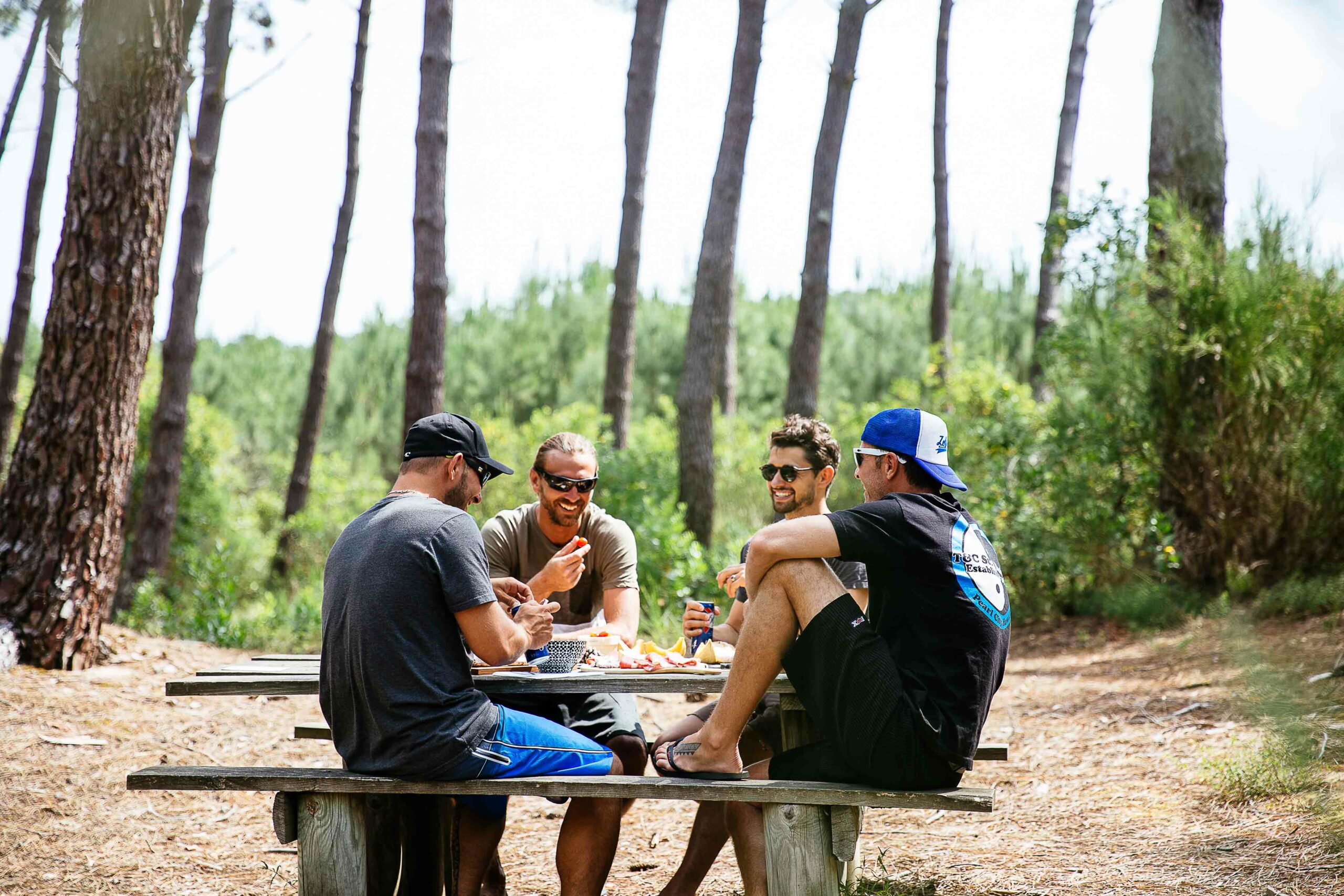 Pique nique entre amis au Truc Vert.