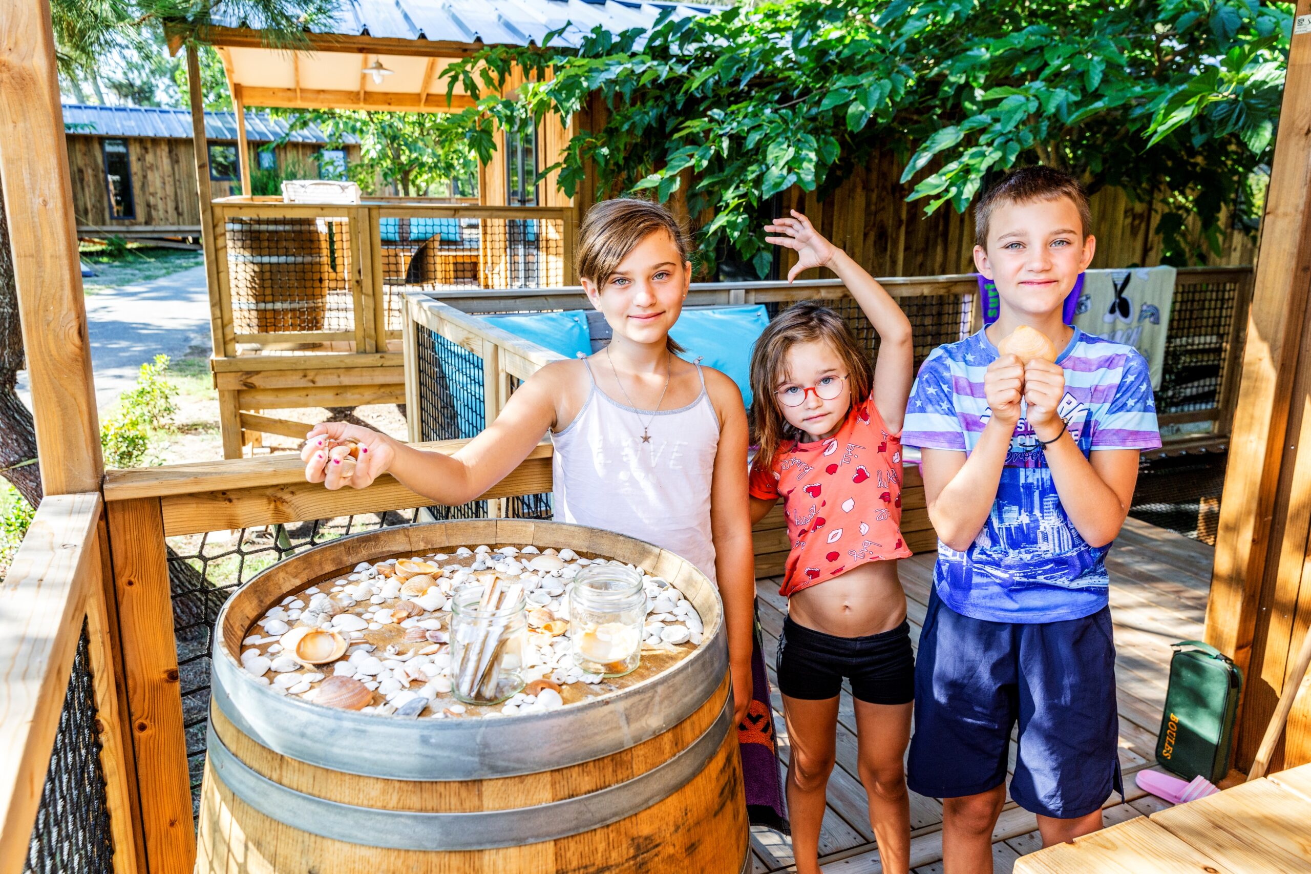 Des enfants qui s'amusent au camping les pastourelles.