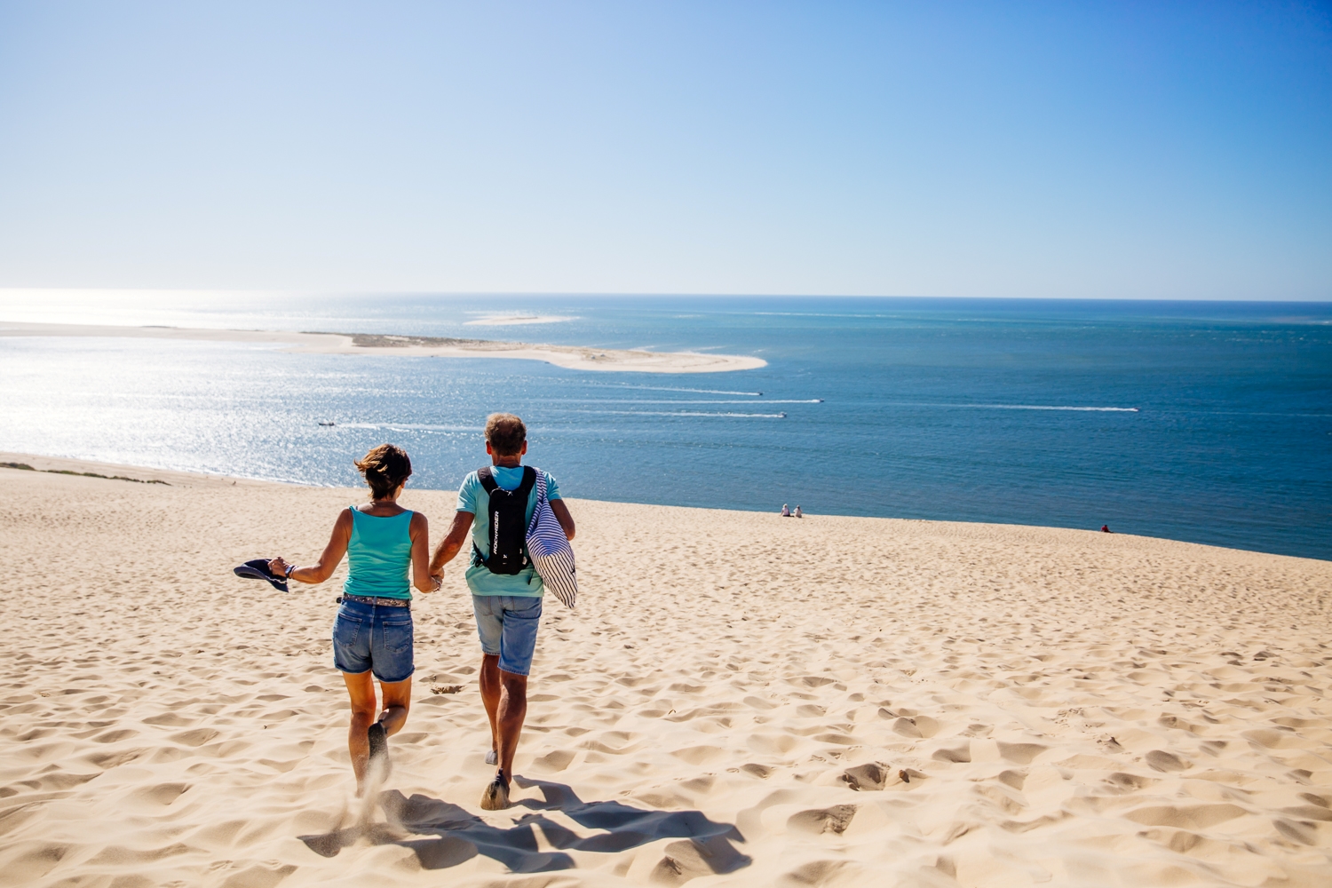 Descendre la dune du Pilat du côté bassin.