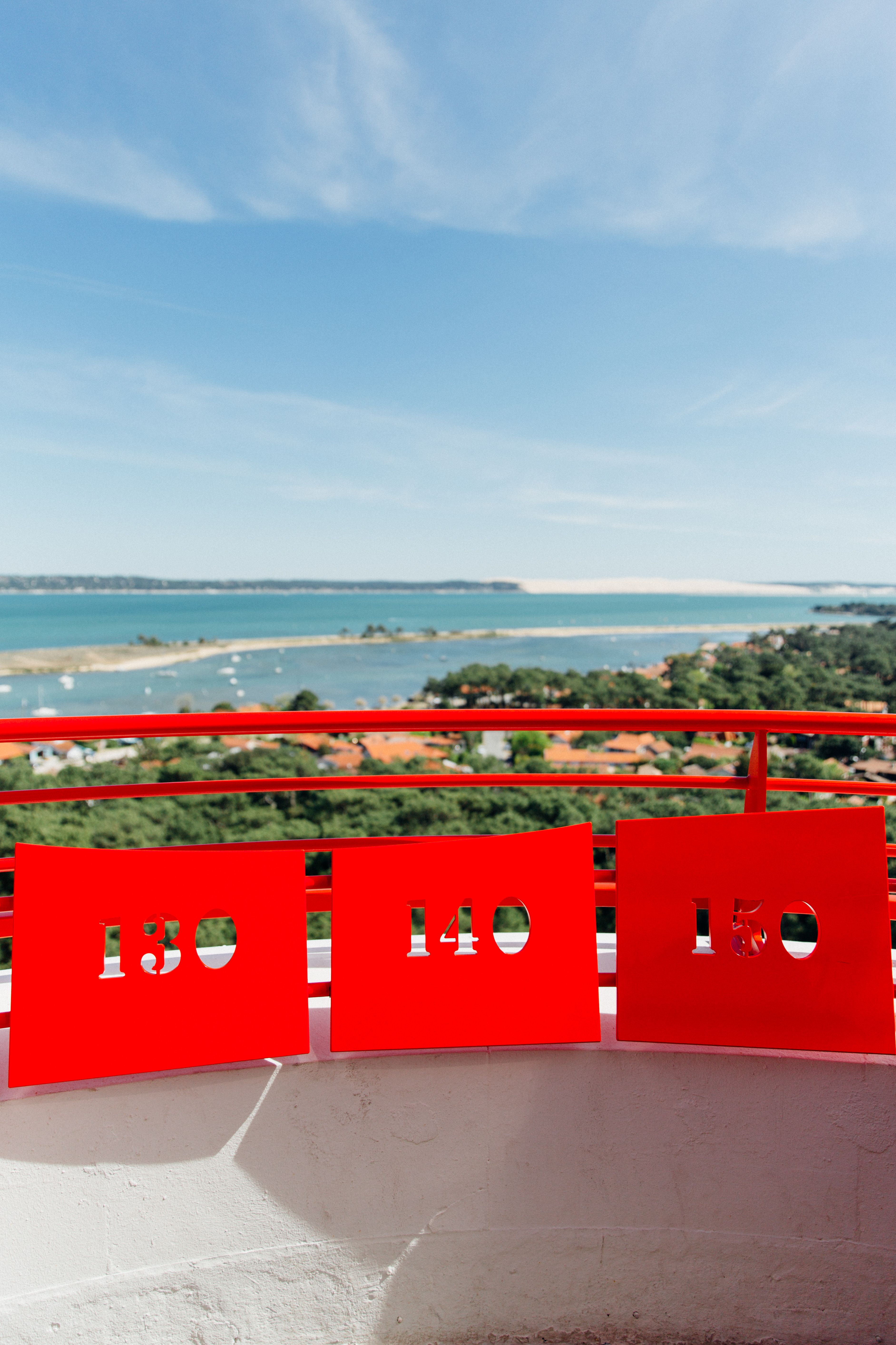 Vue sur la rambarde en haut du phare du Cap Ferret