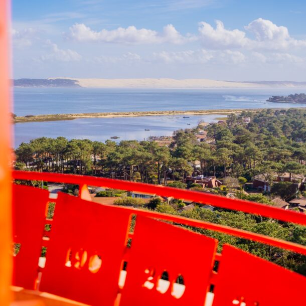Vue sur la rambarde en haut du phare du Cap Ferret