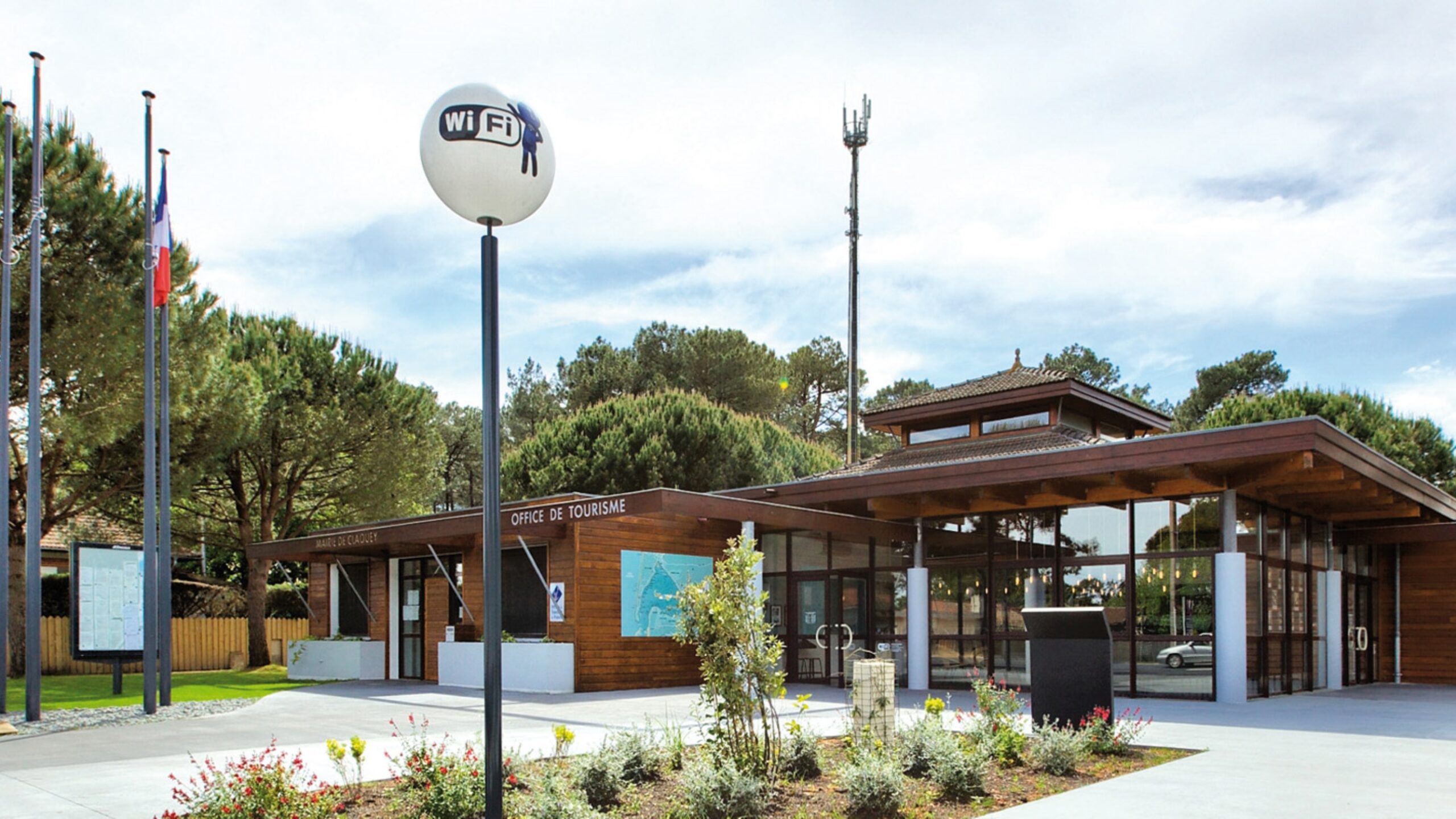 Extérieur de l'Office du tourisme de Claouey.