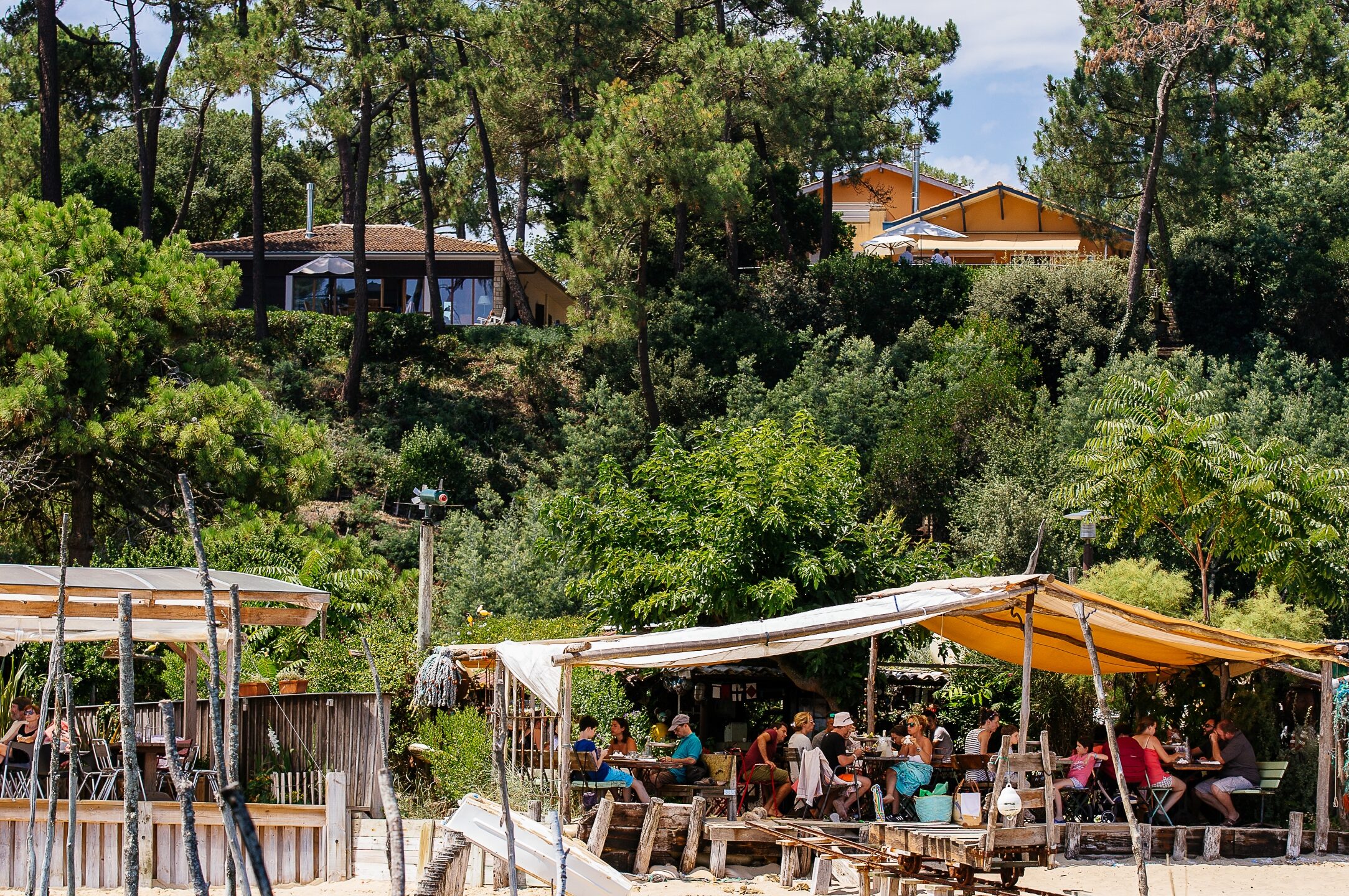 Vue de bateau sur la plage de Piraillan.