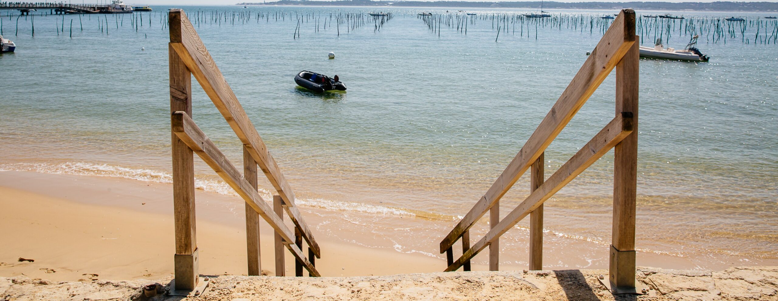 Escalier pour accéder à la plage au cap ferret 