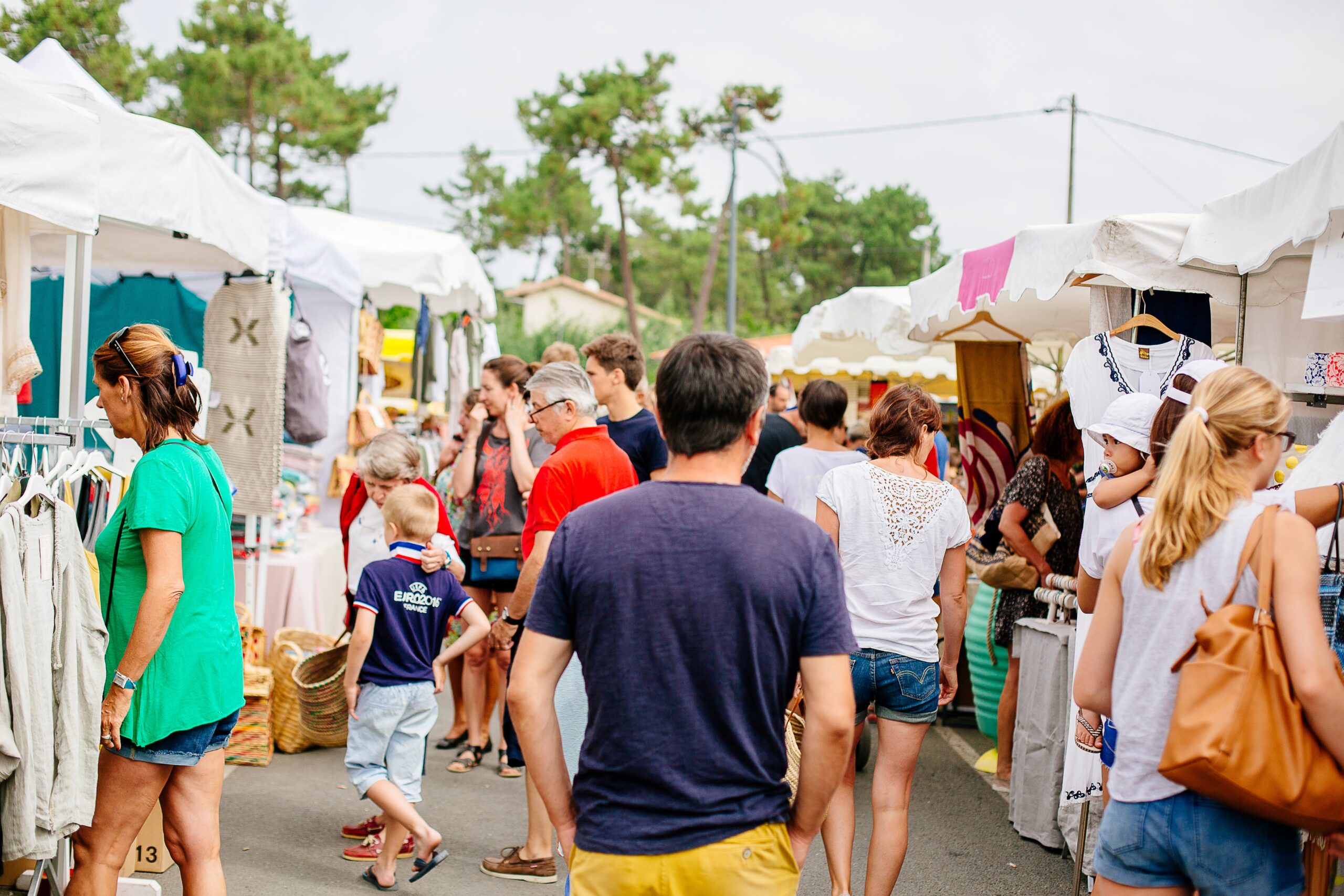 Se promener dans le marché du Cap Ferret.