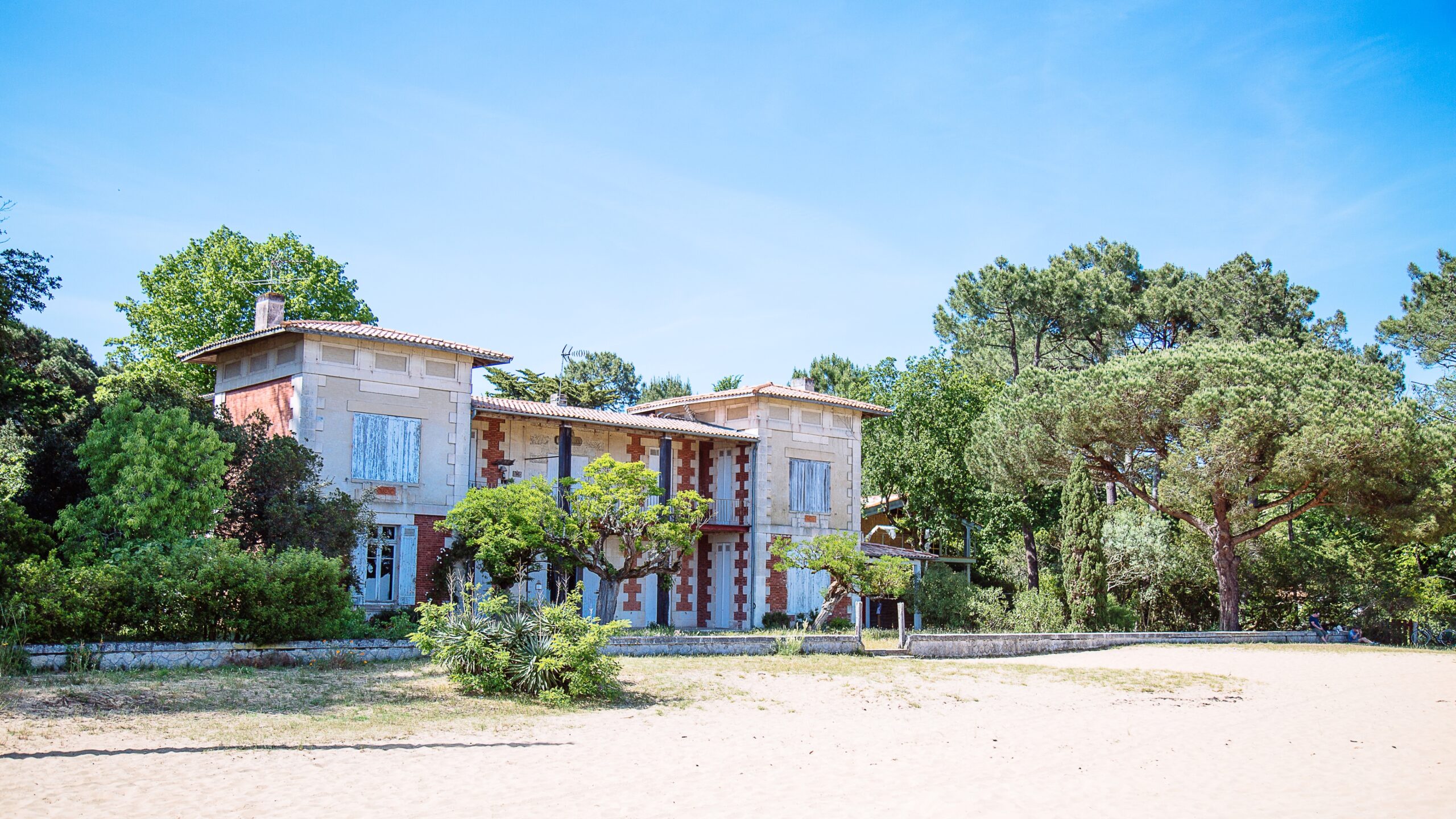 Villa à Grand Piquey avec une vue direct de la plage.