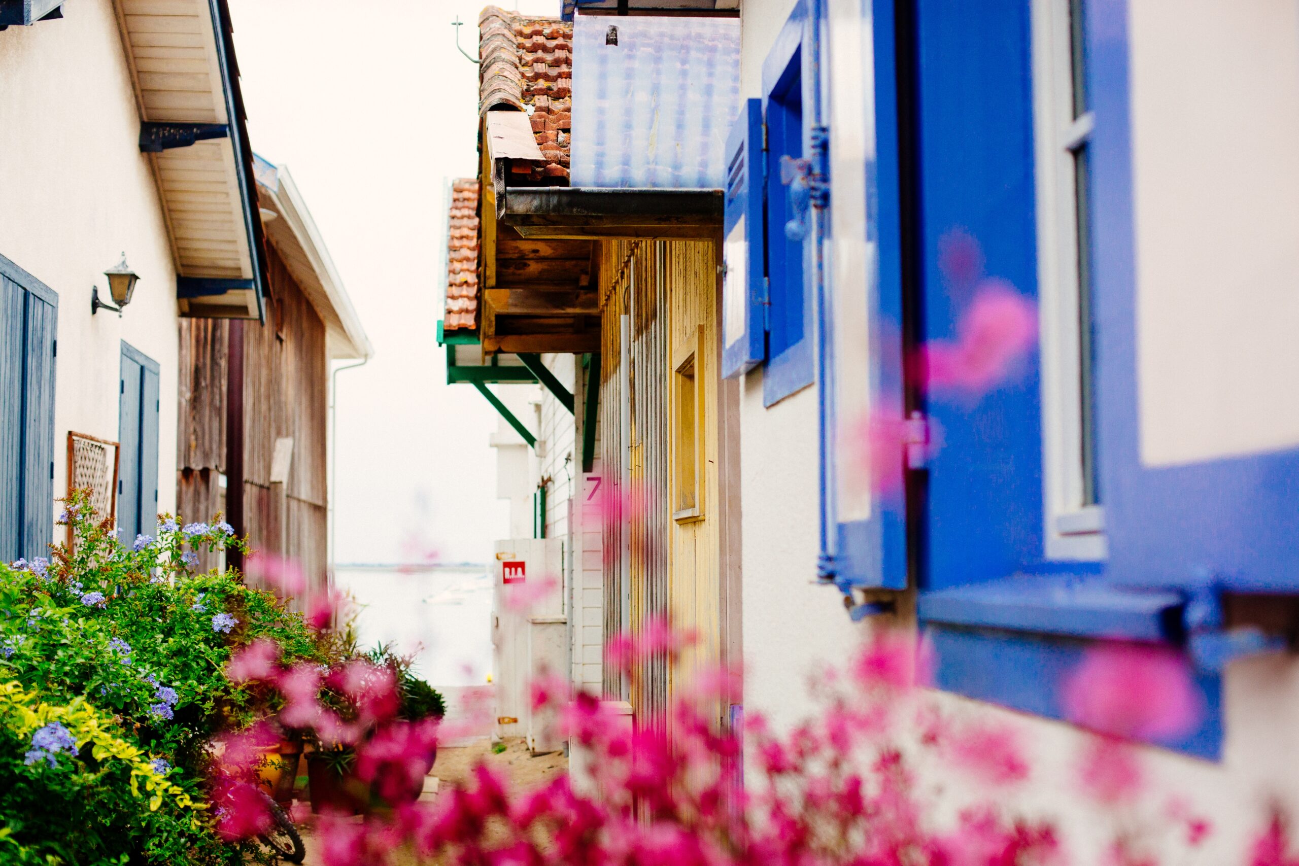 Les cabanes typiques de l'herbe.