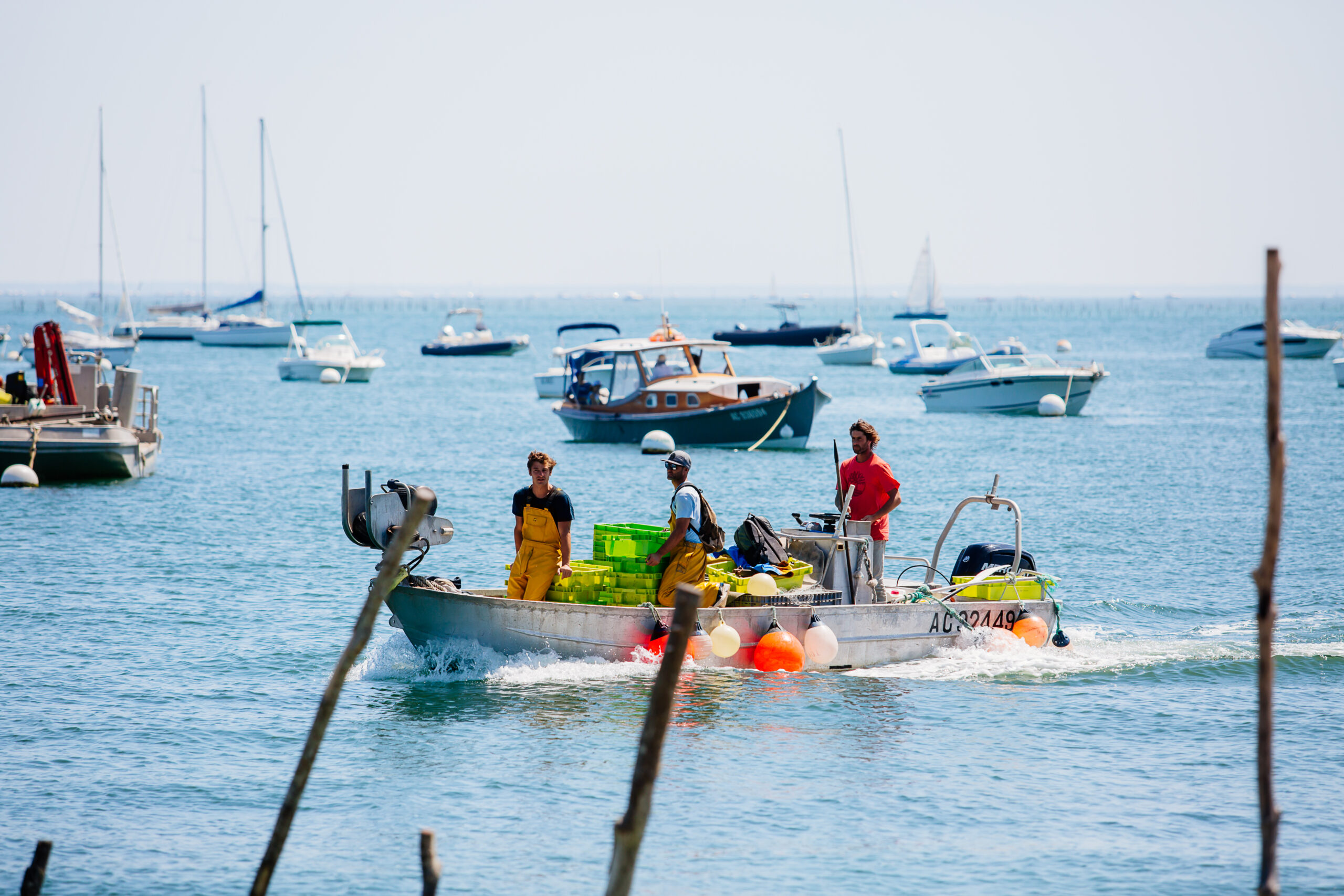 Des pêcheurs reviennent de leur sortie en mer.