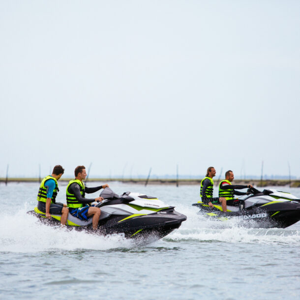 Jet ski sur le bassin