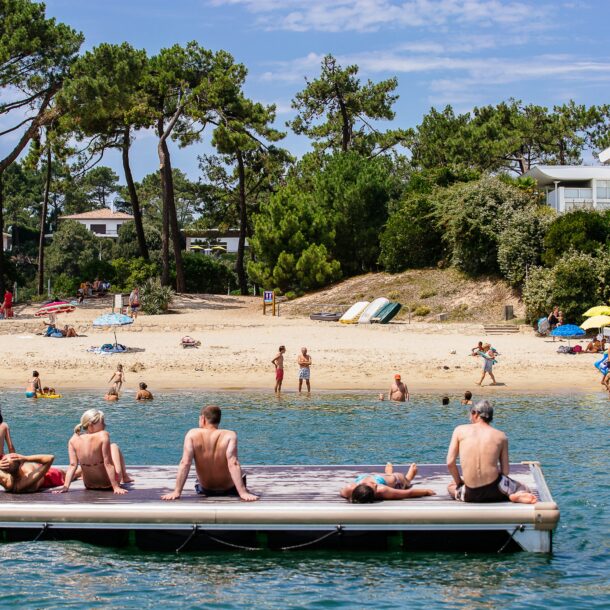 On se beigne à la plage de la Vigne.