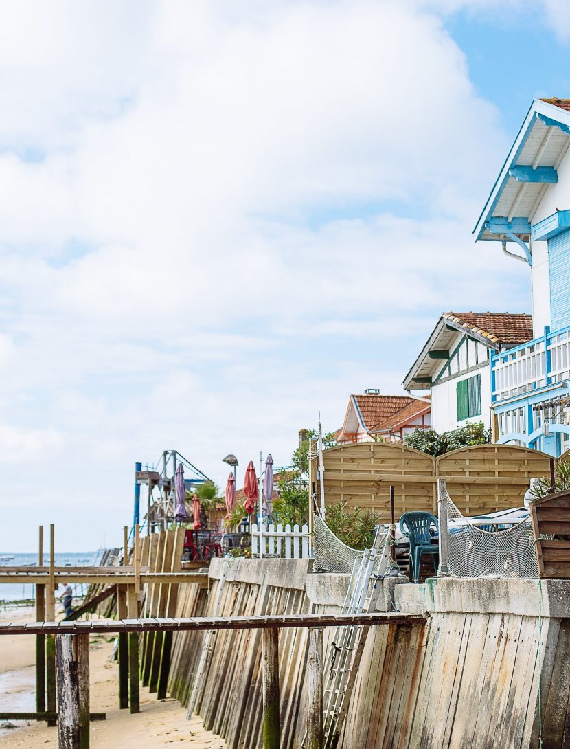 Des maisons typiques au bord du Bassin d'Arcachon.