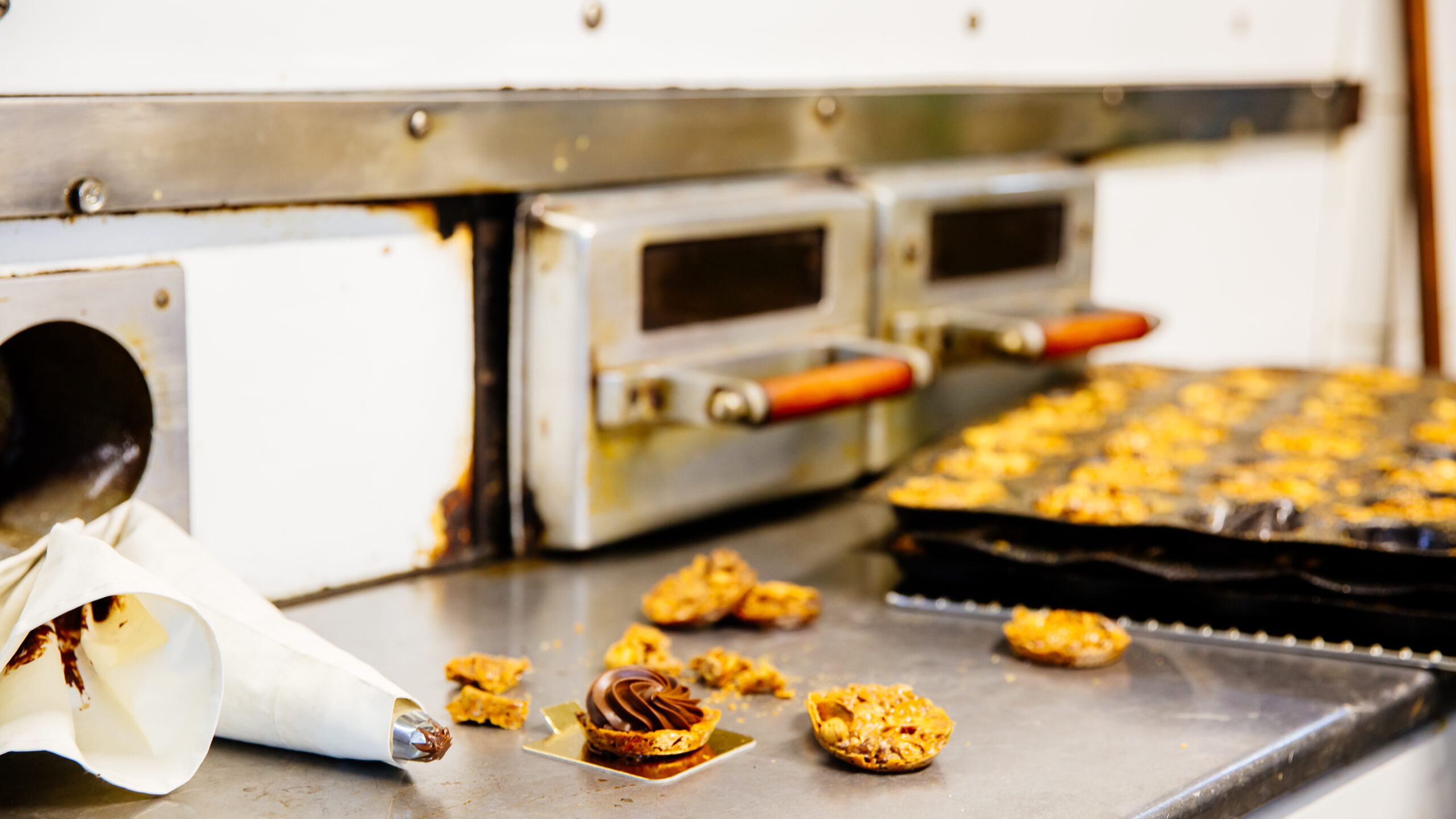 Photo prise pendant la fabrication d'un gâteau.