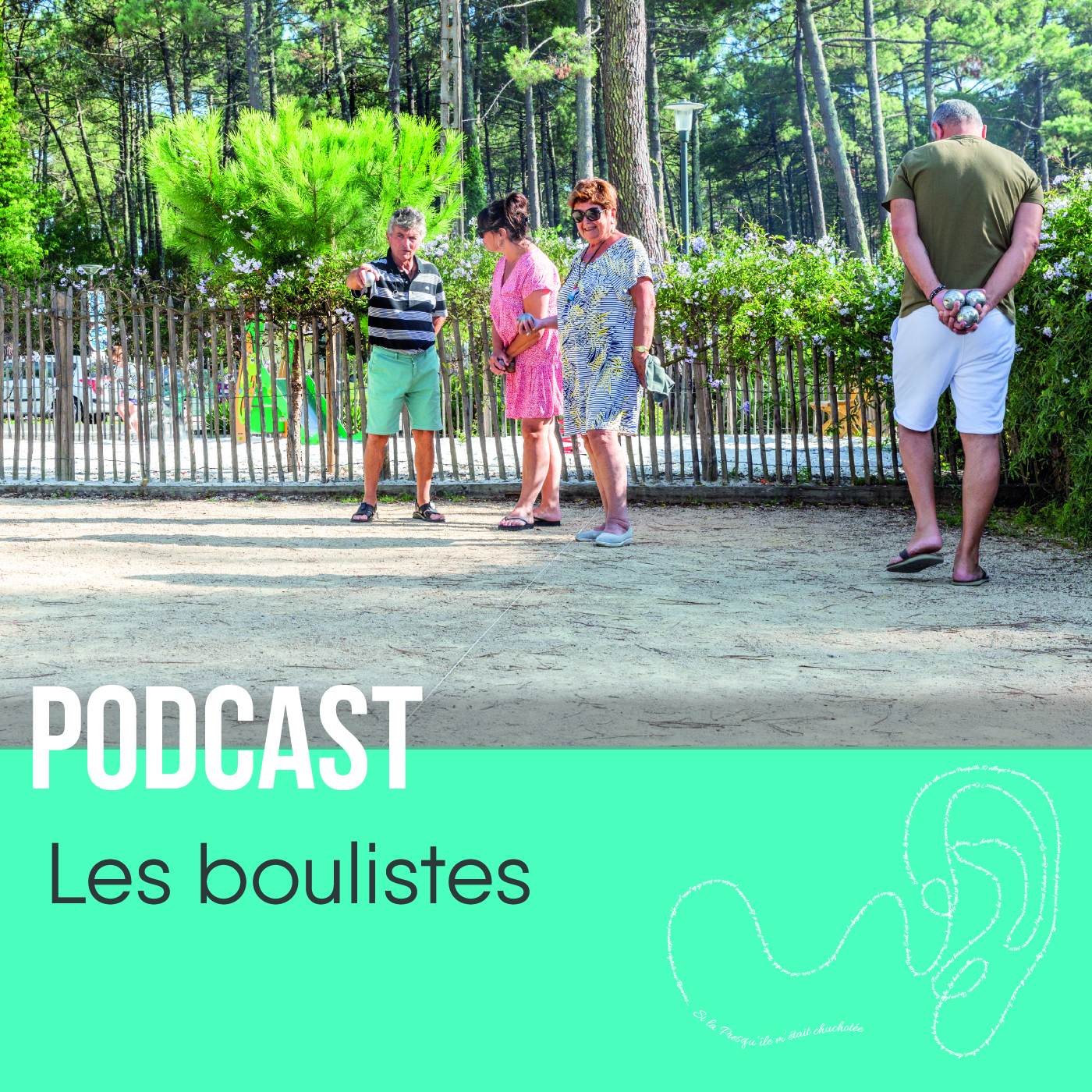 Des joueurs en pleine partie de pétanque sur le terrain, concentrés sur leur lancer.